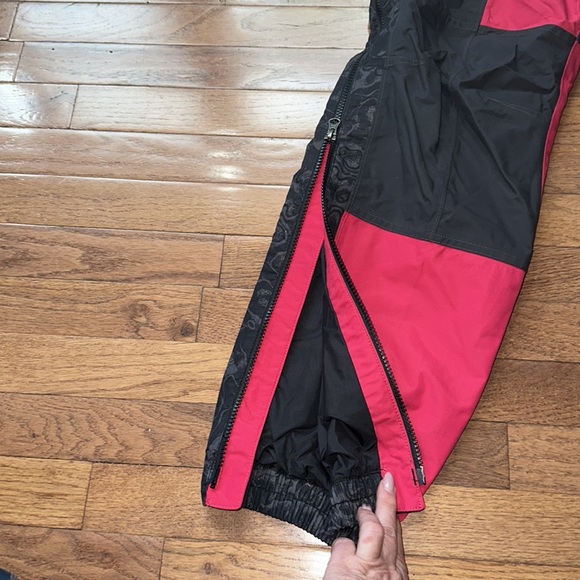 NWOT skiing pants, snow pants by North Face 👖 🎿 - Picture 5 of 9